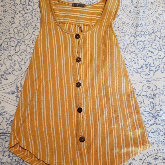 Sleeveless top - Picture 1 of 1